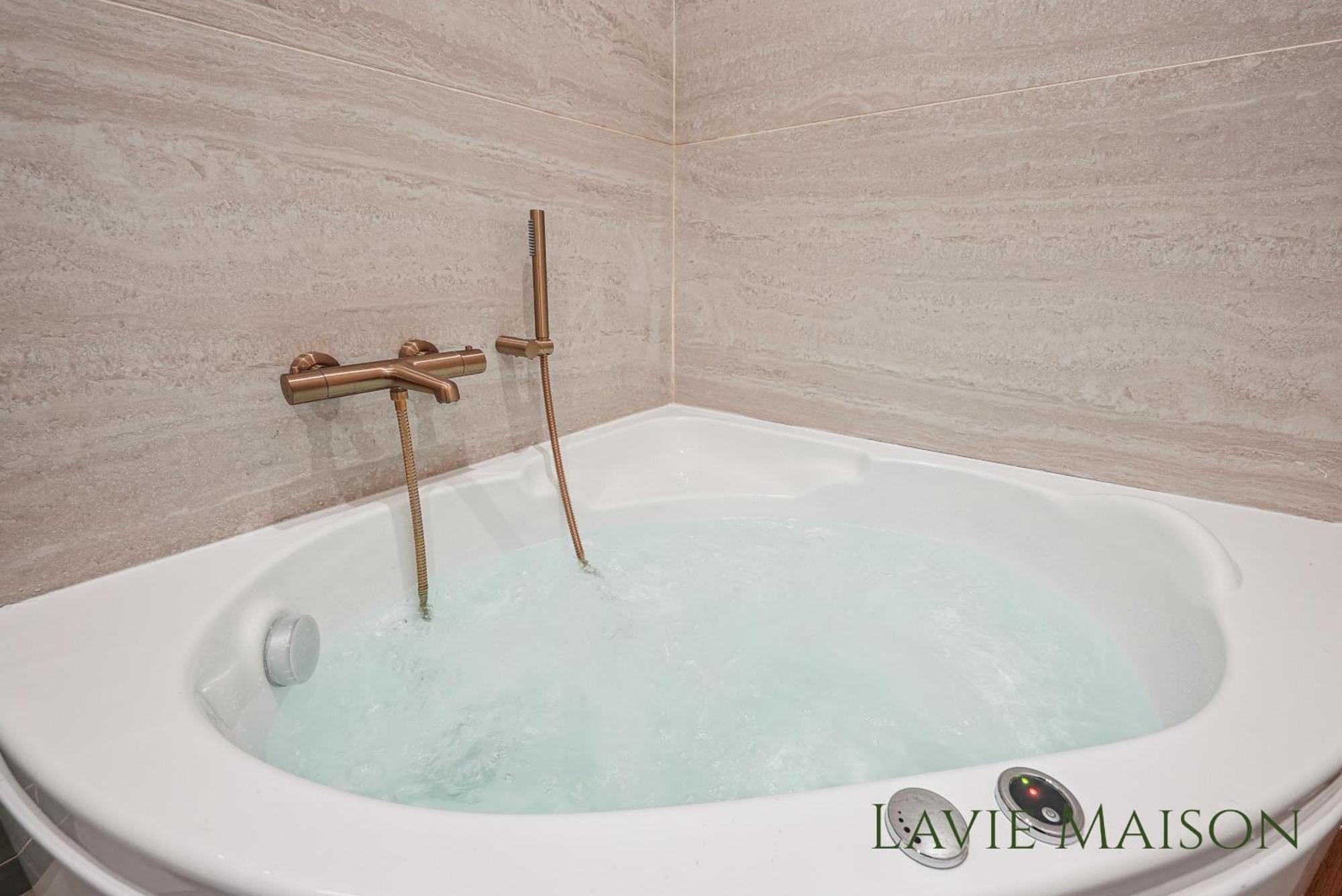 Lavie Maison Central & Hot Tub Бордо Екстериор снимка