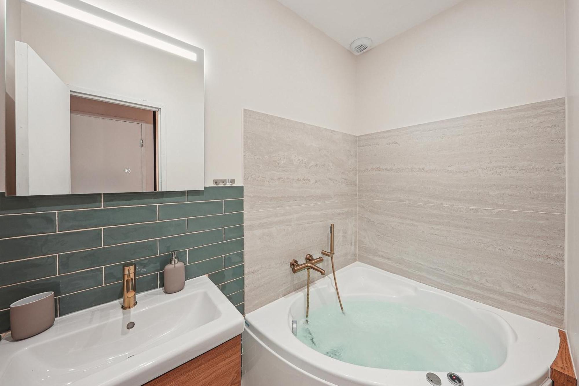 Lavie Maison Central & Hot Tub Бордо Екстериор снимка